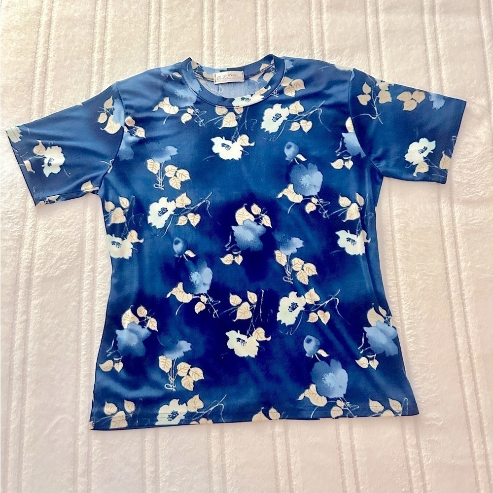 Blue and Cream Floral Short Sleeve Women’s Top Sz L - Picture 4 of 7